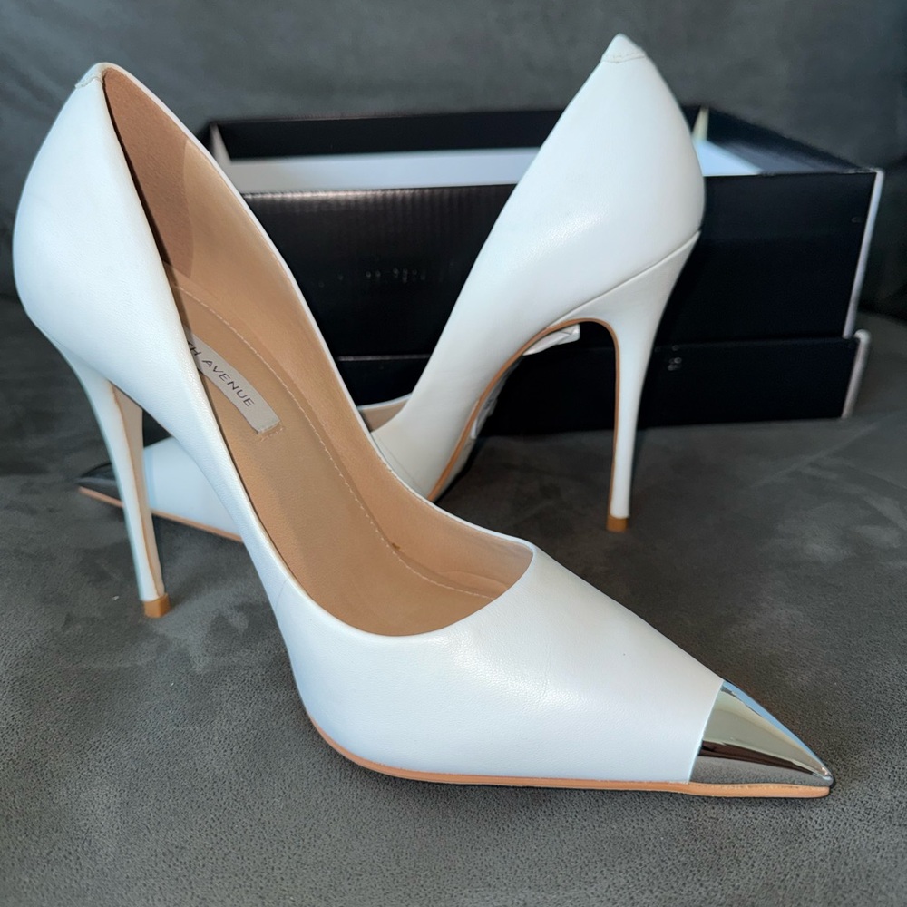 Saks Fifth Avenue White Heels with Silver Tips